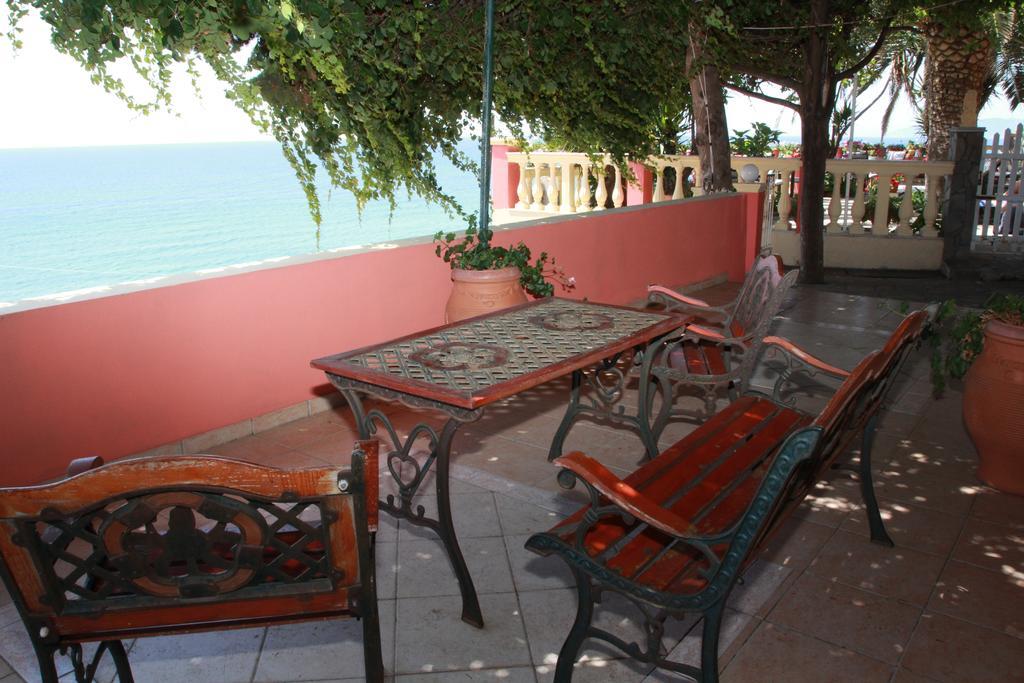 Aristotelis-Nikos Paramonas Studios Δωμάτιο φωτογραφία